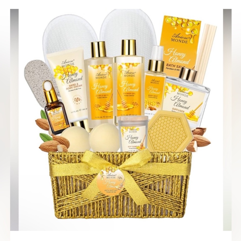 15 pcs Anoise Monde NWT in packaging bath and body set Honey Almond